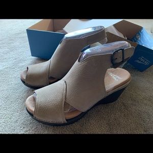 NEW Dansko Vanda heeled sandals/shoes